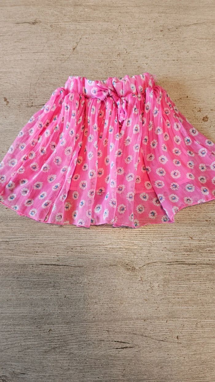 Jupe courte avec doublure, rose avec fleurs, taille 2 ans