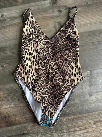 Maillot de bain 1 pièce – Imprimé léopard – ASOS – Neuf avec étiquette