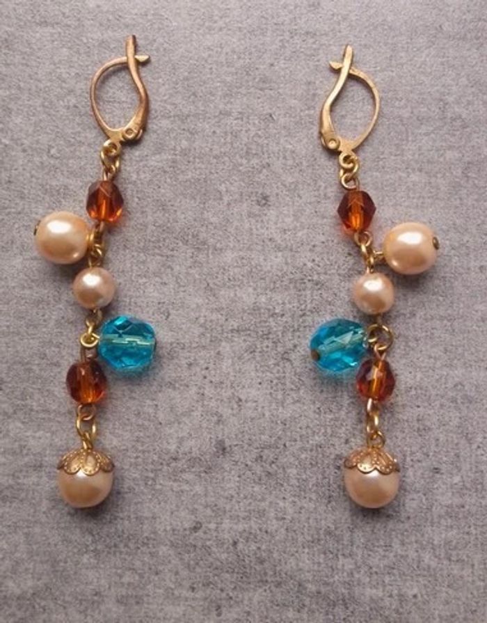 Boucles d'oreilles métal doré et perles
