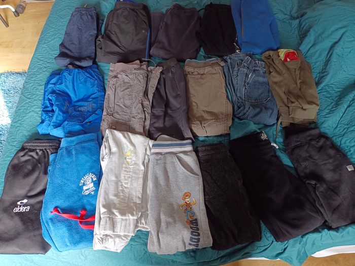 Lot de 19 pantalons élastiques 8 ans