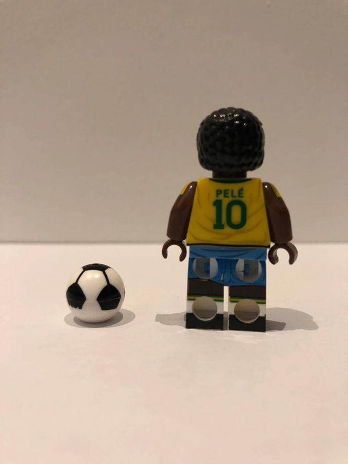 Figurine type lego le Roi Pelé en sélection du Brésil. Footballeur - photo numéro 3