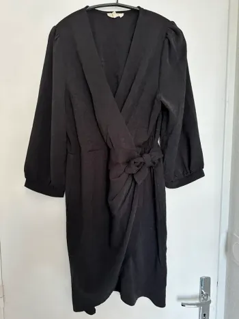 Robe noire cache cœur