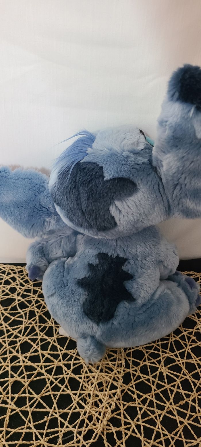 GRANDE PELUCHE DISNEY STITCH Pastille DISNEY STORE EXCLUSIVE 35cm (Paris) - photo numéro 3