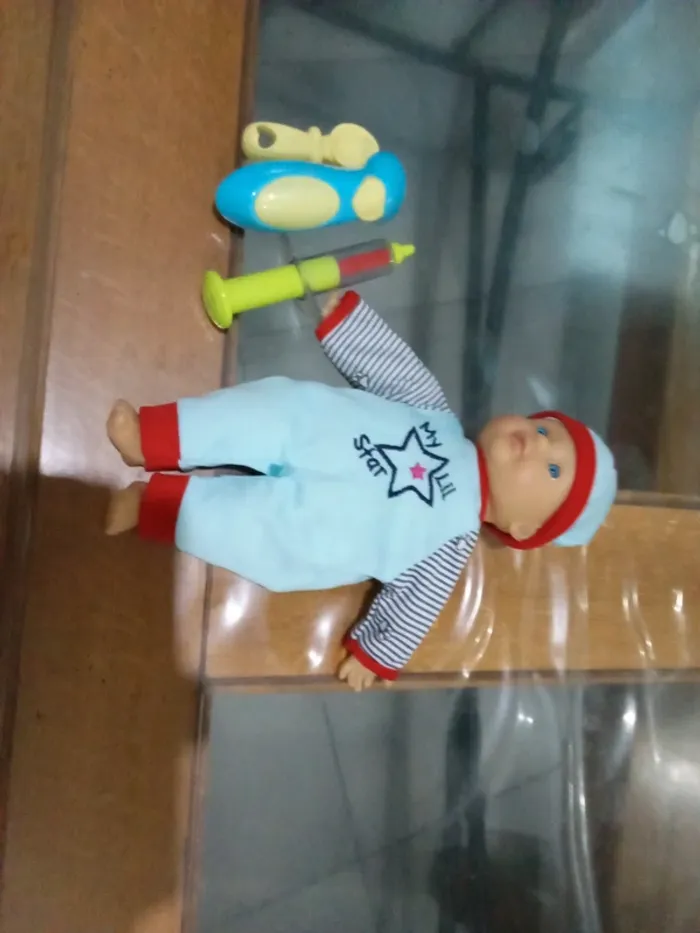 Poupon bébé bobo qui pleure