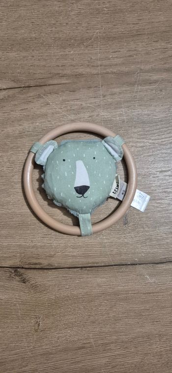 Hochet rond en bois ours polaire