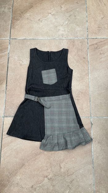 Ensemble robe et gilet noir carreaux neuf 4 ans(n°38)