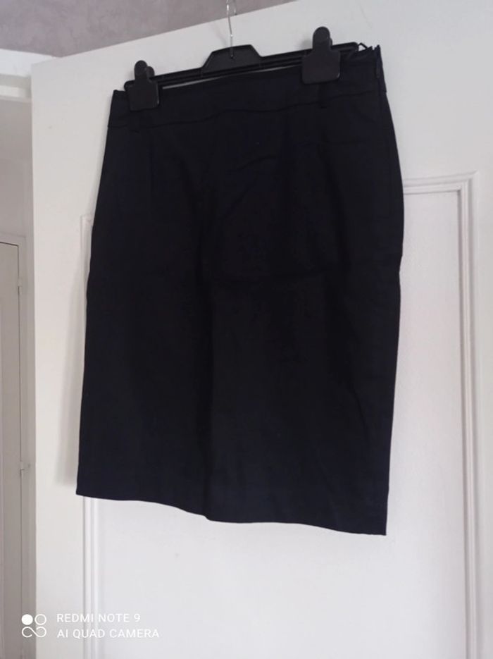 Jupe noire  courte taille 38 Mango