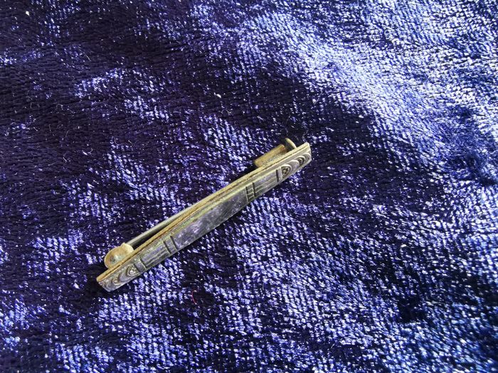 Broche baguette vintage style Art déco en métal doré - photo numéro 2
