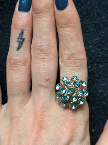 Bague fantaisie avec des strass