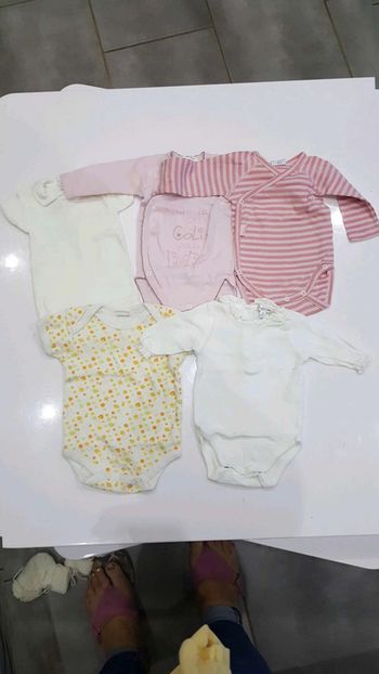 Lot 5 bodies  1 mois