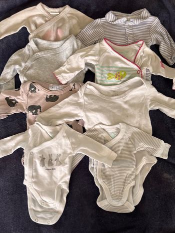 Lot bodys taille 0