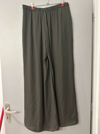 Pantalon ouvert devant zara taille M kaki