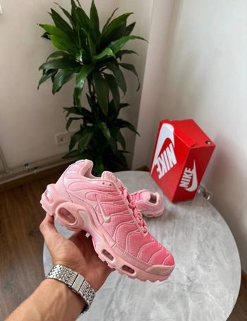 Nike tn Atlanta rose 37