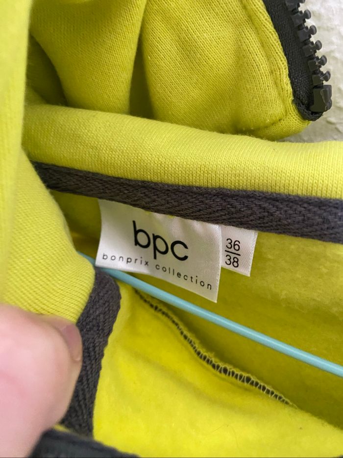 Sweat jaune avec col très montant - photo numéro 2