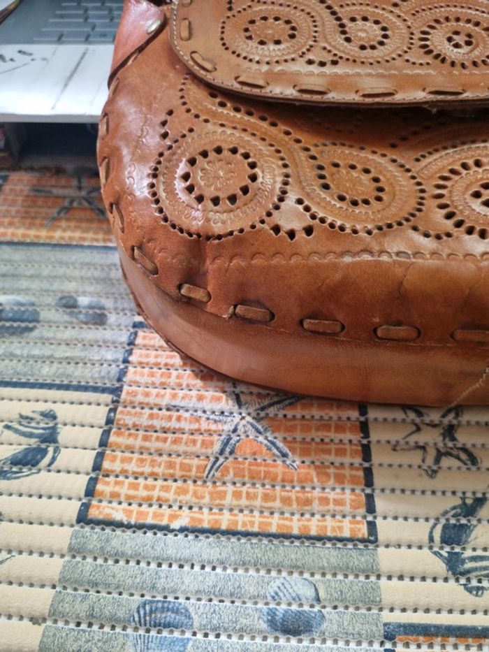 Sac à main genre besace en cuir - photo numéro 6