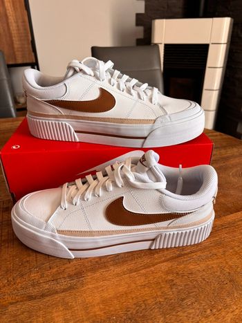 Baskets Nike P.42,5 Neuves