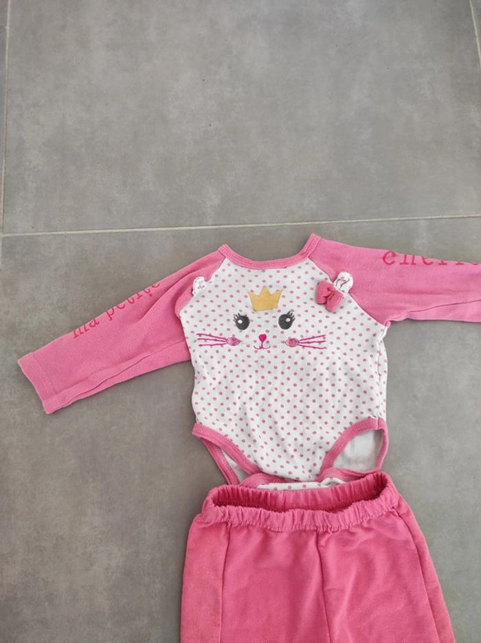 Body et jogging 9 mois - photo numéro 2