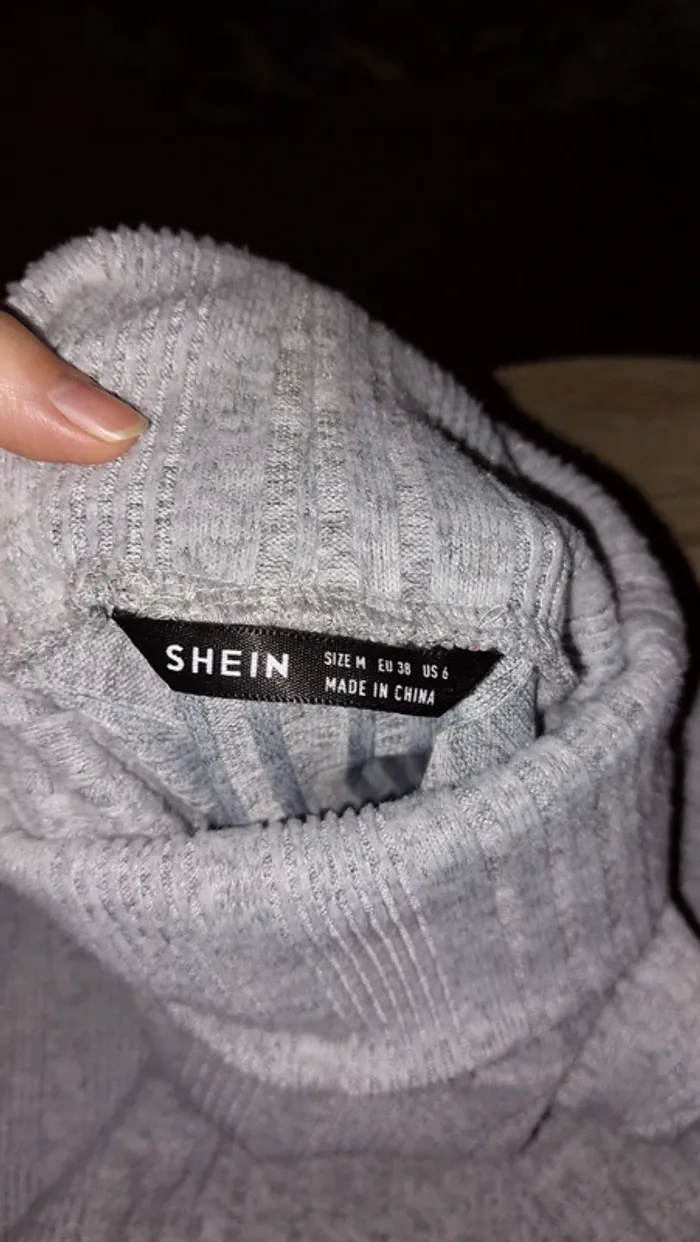 Pull gris à col - photo numéro 3