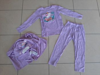 Pyjama 2 pièces + cape 9/10 ans