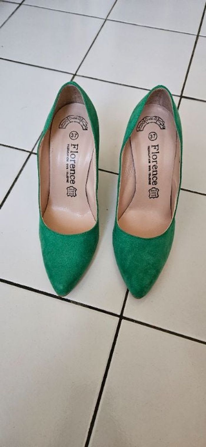 Escarpin en daim vert