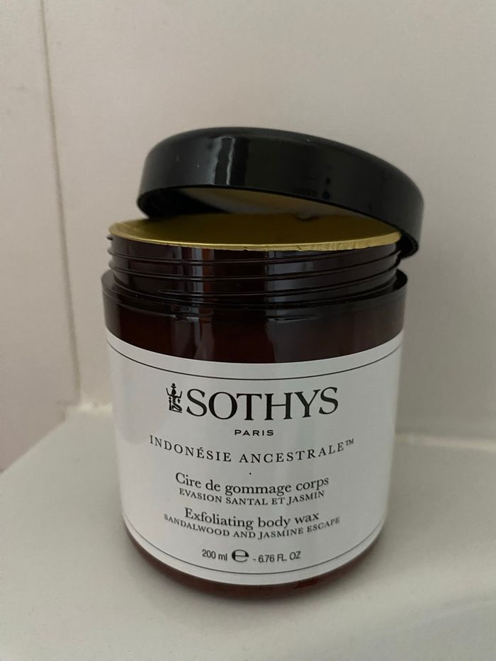 Cire de gommage corps