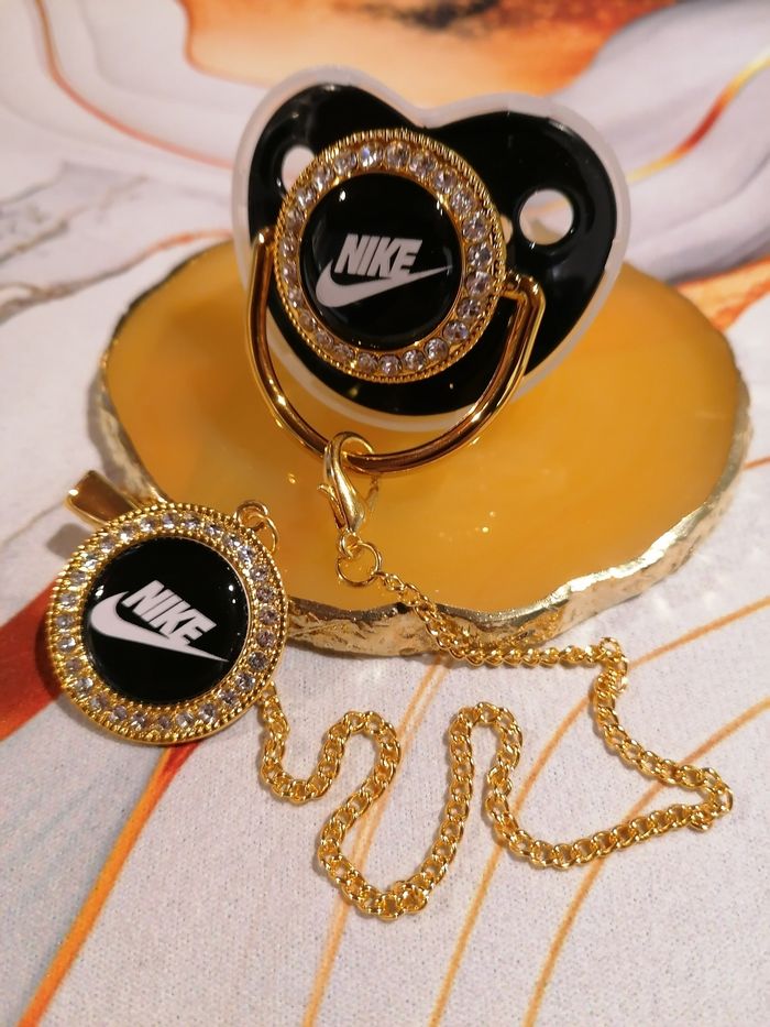 Tétine Nike - photo numéro 2