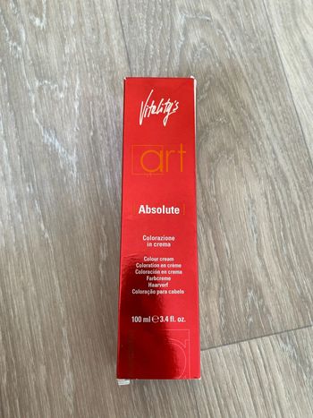 Tube de coloration crème 6.66