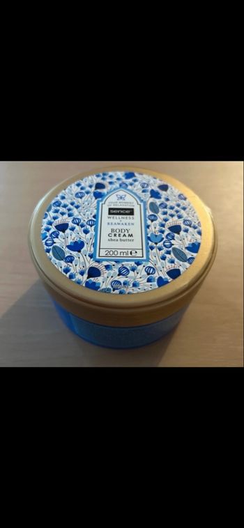 1 crème corps hydratante  sence 