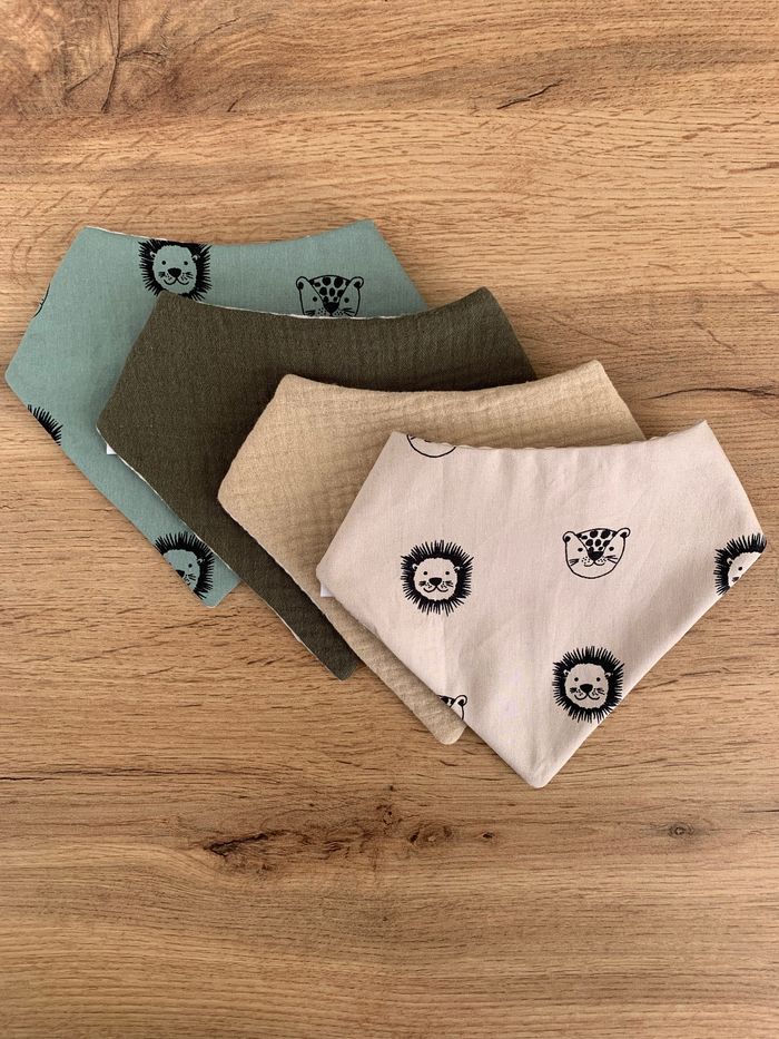 Ensemble de 4 bavoirs bandanas savane - photo numéro 1