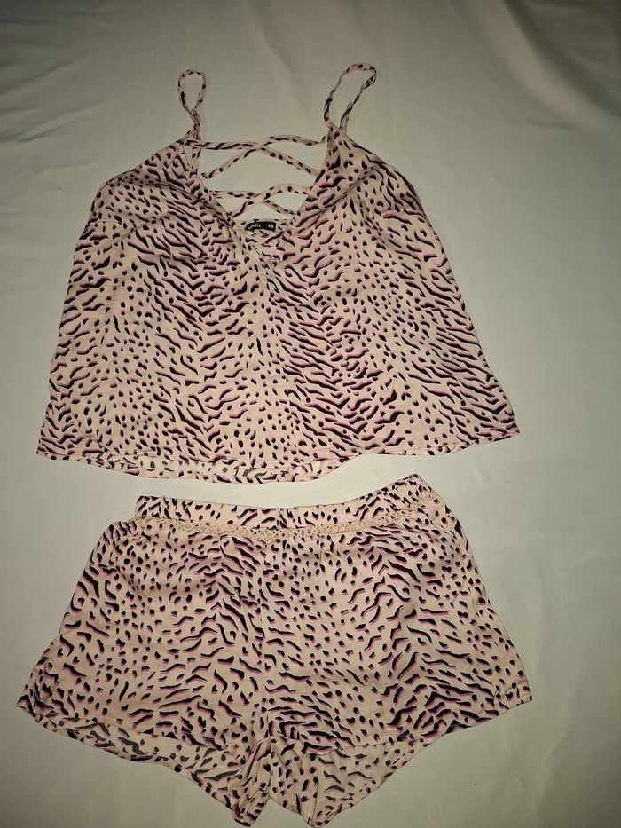 Ensemble pyjama undiz rose poudré avec imprimé rose et noir en taille XS