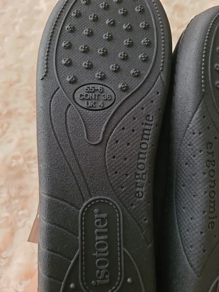 Pantoufle femme isotoner Taille 36 NEUVE - photo numéro 7