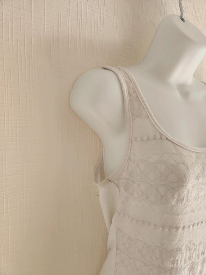 Joli débardeur blanc dentelle à l'avant taille M - photo numéro 4