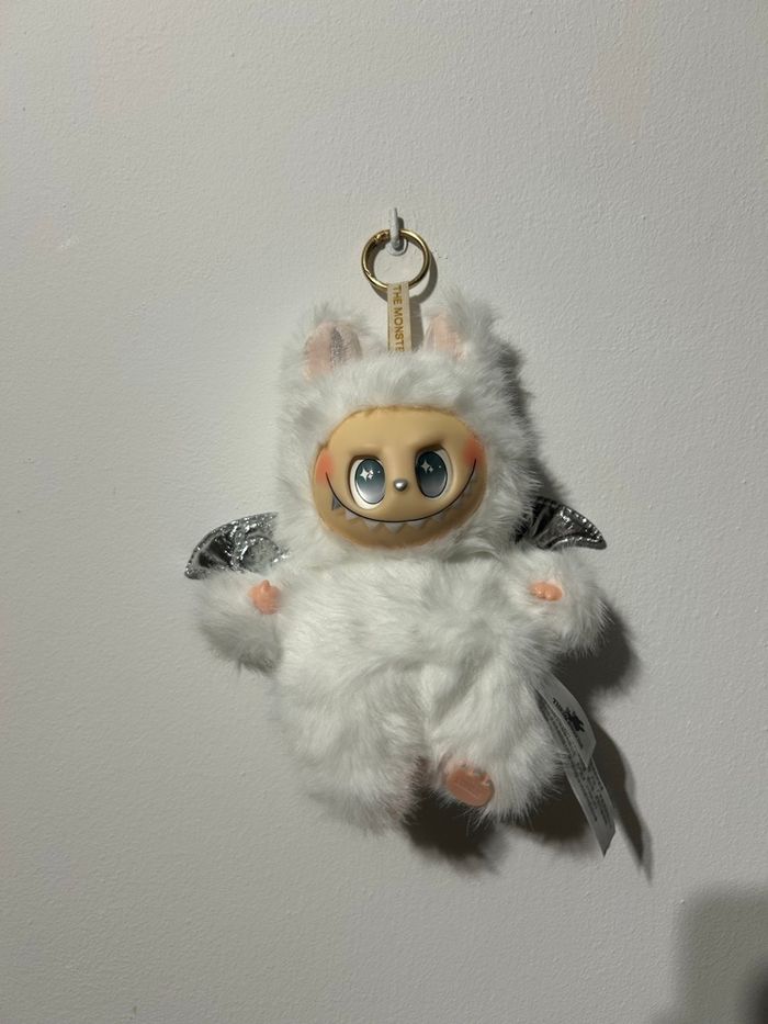 Labubu zimomo blanc et argent 20 cm