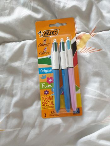 Paquet de 3 stylos bic 4 couleurs