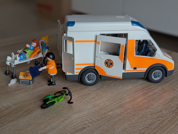 Playmobil 79049 Ambulance et secouristes - photo numéro 5