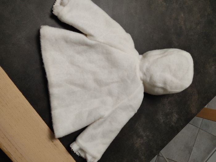 Veste blanche avec capuche 3 / 6 mois - photo numéro 4