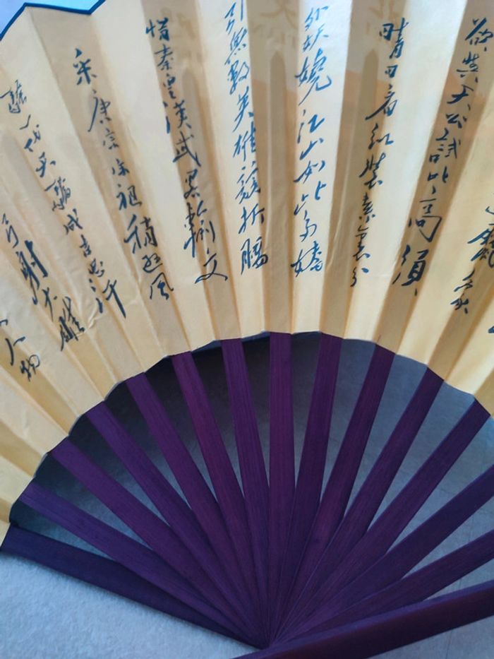 Éventail pliant chinois en bois - photo numéro 2