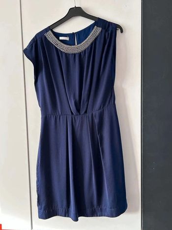 Robe  violette  fluide avec  col perle  T42