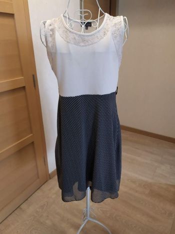 Robe points noire et blanche manches courtes, dentelle