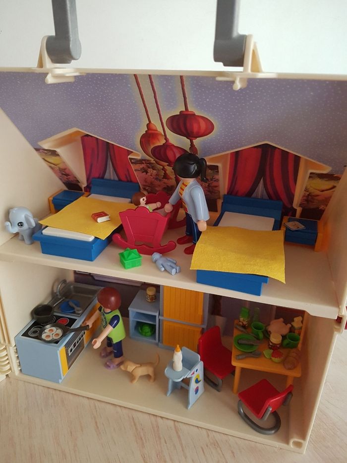 Maison transportable avec famille et accessoires Playmobil - photo numéro 8