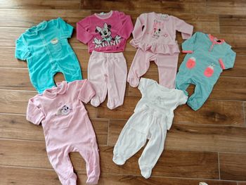 Lot 6 pyjamas fille 9/12 mois.