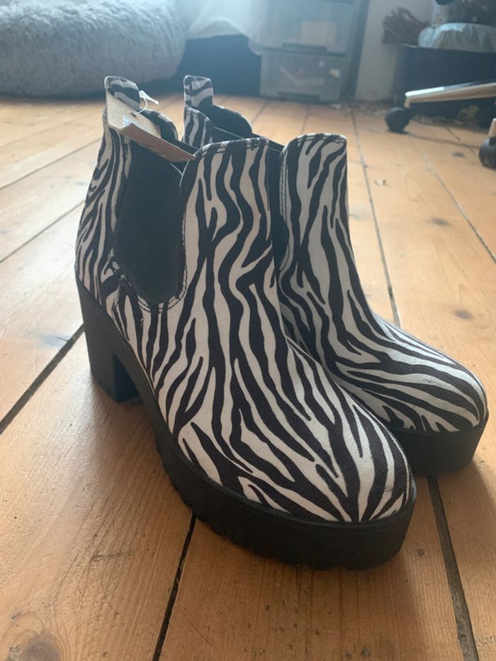 Chaussures bottines motif zèbre mi haute