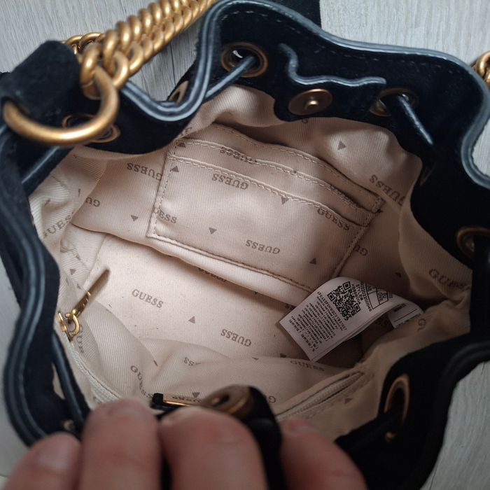 Sac seau noir Guess en simili velours – 100% vrai cuir - chaîne dorée - photo numéro 6