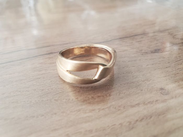 Bague anneau géométrique torsadée dorée neuve - photo numéro 3