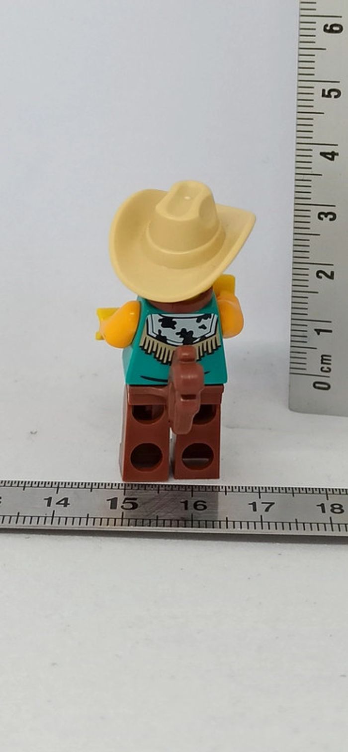 Homme cowboy avec cheval intégré lego - photo numéro 4