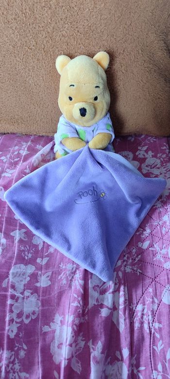 Doudou Winnie mouchoir 
