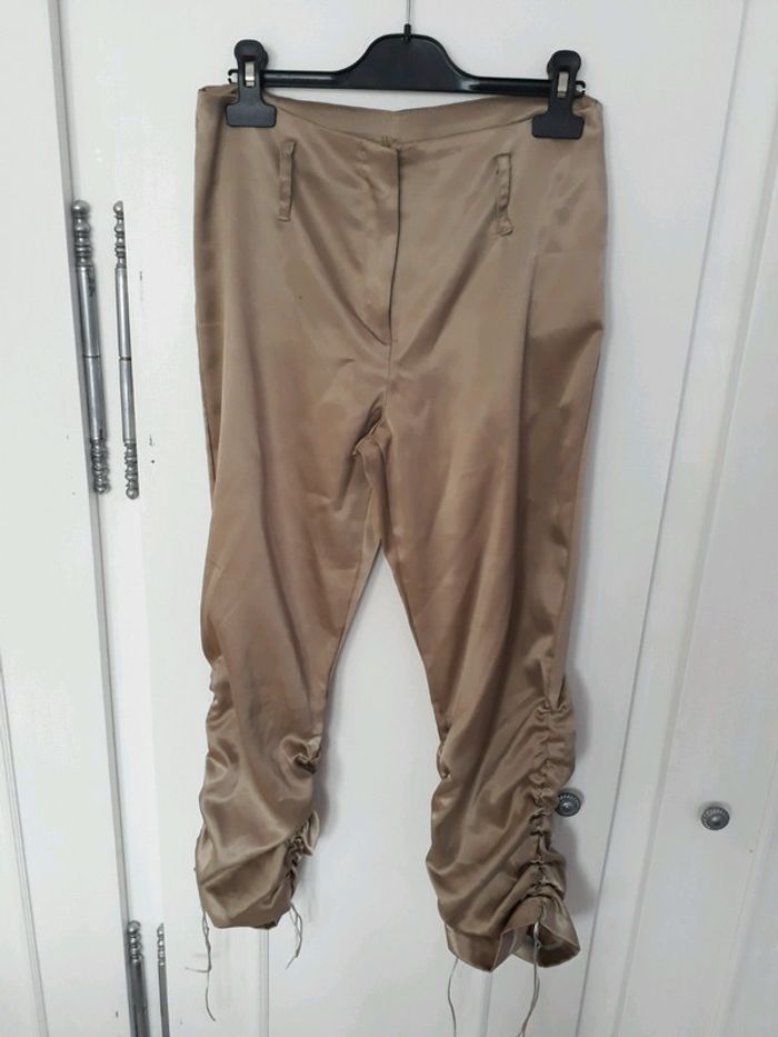 Pantacourt beige en coton effet satiné taille 2