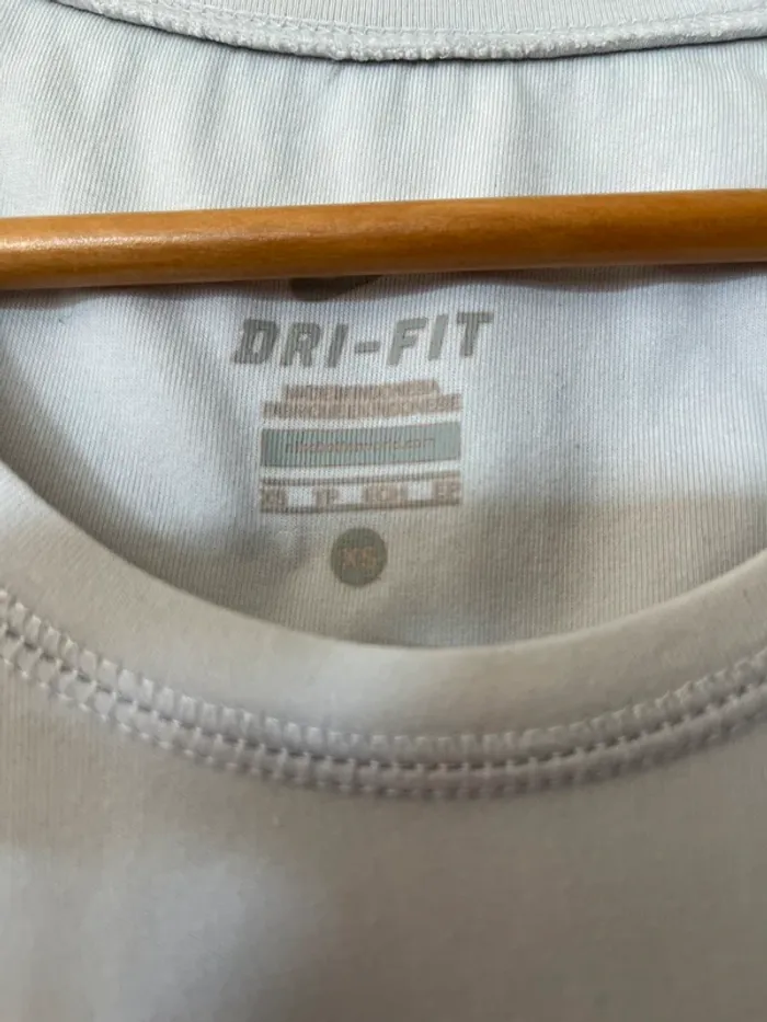 T-shirt blanc sport Nike dryfit 34 - photo numéro 2