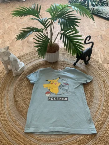 T-shirt bleu pikachu