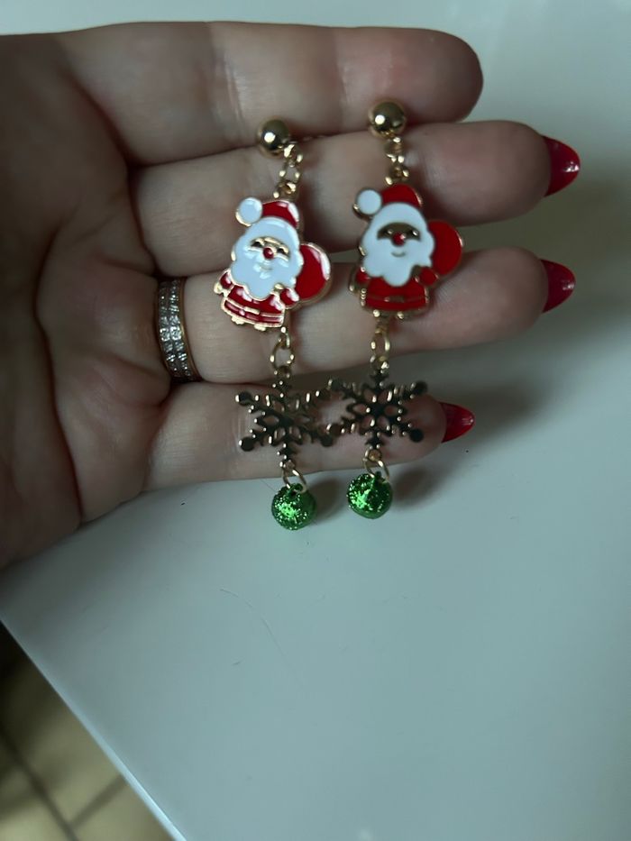 Boucles d’oreilles pendantes NEUVES thème de Noël couleurs rouge, doré et vert - photo numéro 2